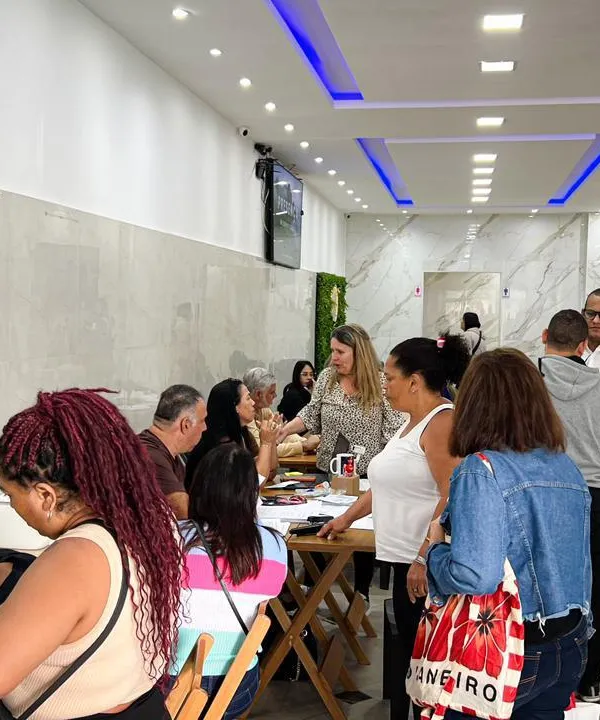 Crianças estudando